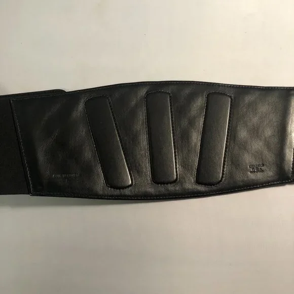HOTTIE STATEMENT PIECE!Chanel quilted lambskin leather belt  display picture 2